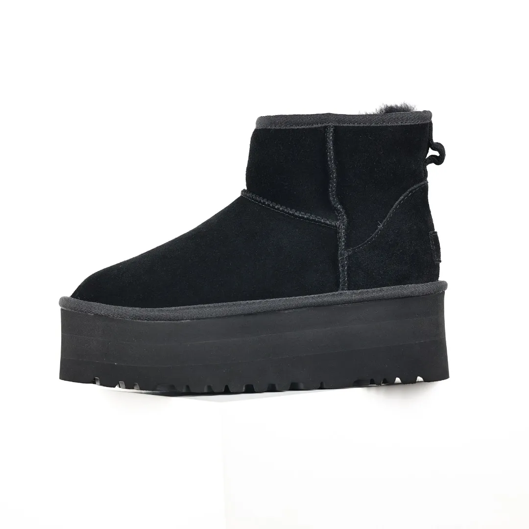Pick up locally 💰580 Core recommended good price It is a very suitable choice for home furnishings. In the new year, uug launched a series of styles, which are partial to the preferences of young consumers and have also moved to the forefront of fashion trends. Shoe body material: water-repellent coated suede upper, 17 mm UGGPURE™ implantable wool insole, lightweight non-slip and comfortable rubber outsole, with brand LOGO and trademark, with full packaging Size: 35 36 37 38 39 40